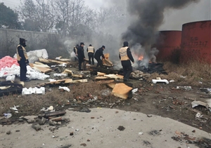 巡查遇見(jiàn)火情，宗保隊員協(xié)助滅火 --金橋市容項目隊員協(xié)助撲滅火情