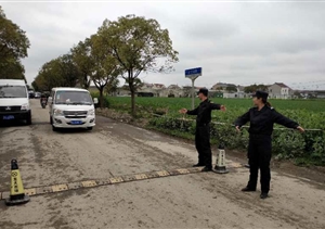 花卉市場(chǎng)大搬遷  忙而不亂序井然 --惠南輔警項目保障龍大花卉市場(chǎng)