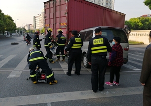 執勤路遇交通事故  宗保隊員及時(shí)救助 ——宗保公司駐高橋市容項目