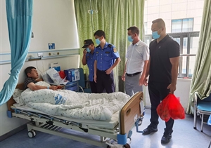 配合執勤遭商戶(hù)毆打  恪守公司宗旨不還手——宗保公司駐黃山湯口