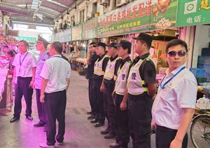 一線(xiàn)慰問(wèn)暖人心  鼓舞干勁創(chuàng  )佳績(jì)—宗保公司駐三林喜地農貿市場(chǎng)項