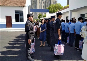 金山衛鎮黨委書(shū)記一行慰問(wèn)宗保隊員