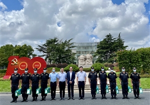 上海市保安服務(wù)行業(yè)協(xié)會(huì )領(lǐng)導慰問(wèn)宗保隊員